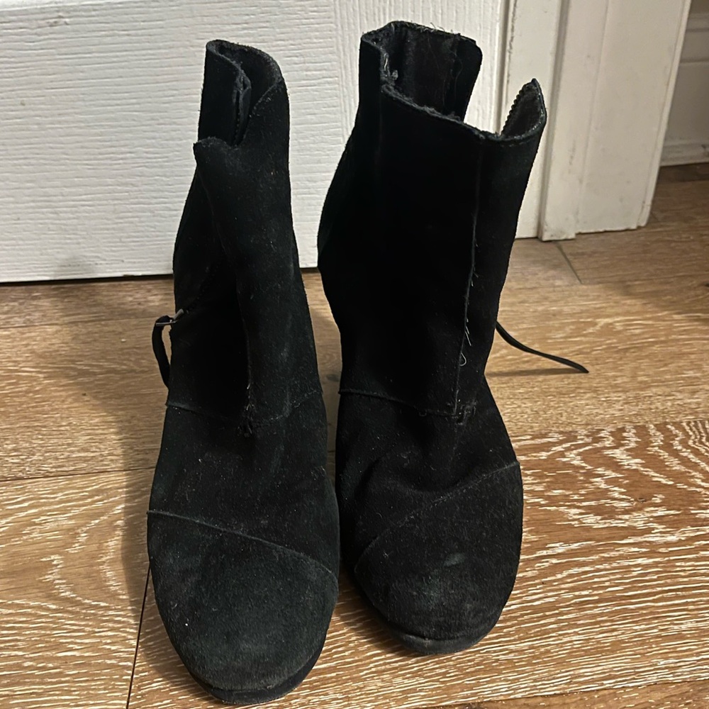 Black suede Tom booties